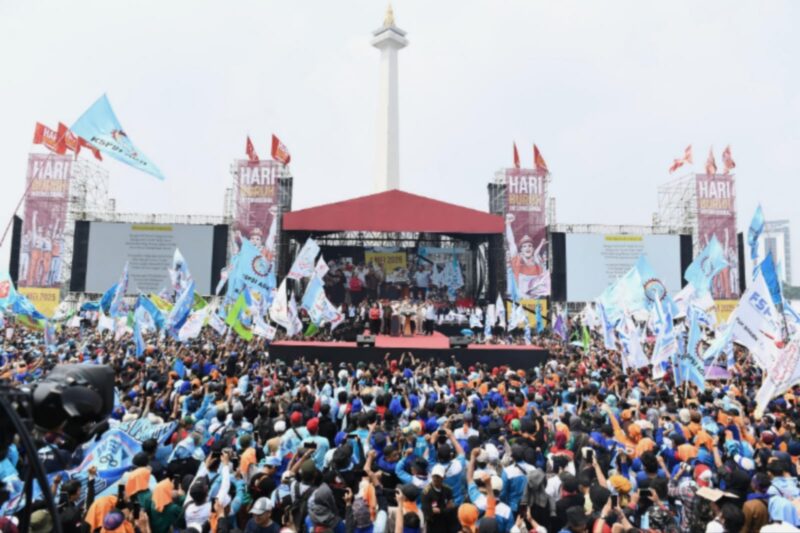 Presiden Republik Indonesia Prabowo Subianto hadir langsung dalam perayaan Hari Buruh Internasional 2025 di kawasan Monumen Nasional (Monas), Jakarta, Kamis (1/5/2025). (Dok. Tim Media Prabowo)